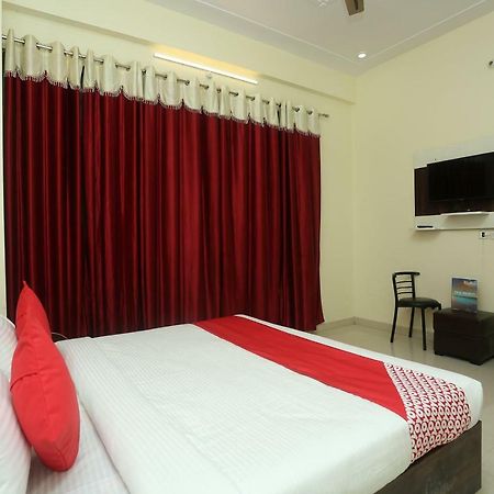 Hotel Oyo 16995 Sr Blessings Chinhat Esterno foto