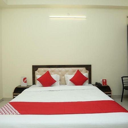 Hotel Oyo 16995 Sr Blessings Chinhat Esterno foto