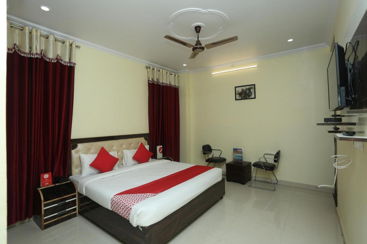 Hotel Oyo 16995 Sr Blessings Chinhat Esterno foto