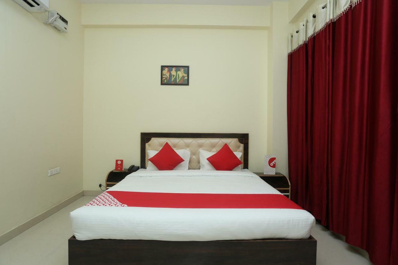 Hotel Oyo 16995 Sr Blessings Chinhat Esterno foto