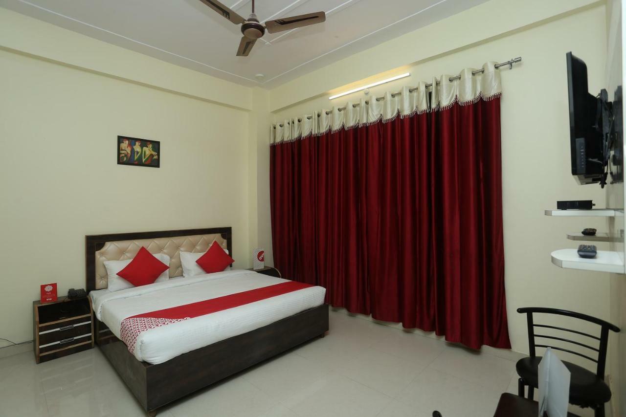 Hotel Oyo 16995 Sr Blessings Chinhat Esterno foto