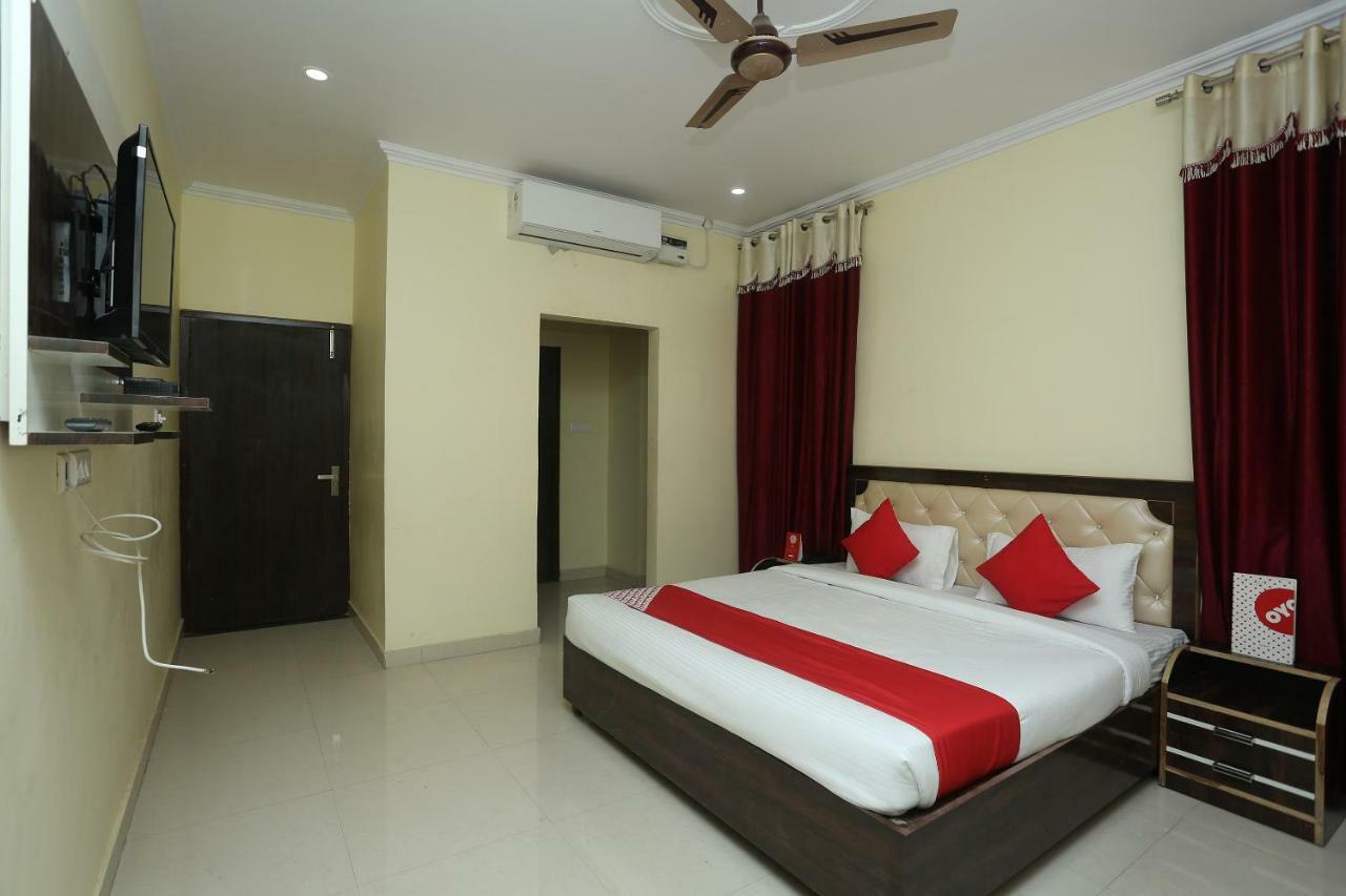 Hotel Oyo 16995 Sr Blessings Chinhat Esterno foto