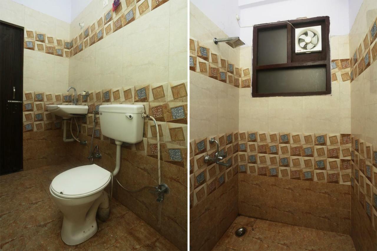 Hotel Oyo 16995 Sr Blessings Chinhat Esterno foto